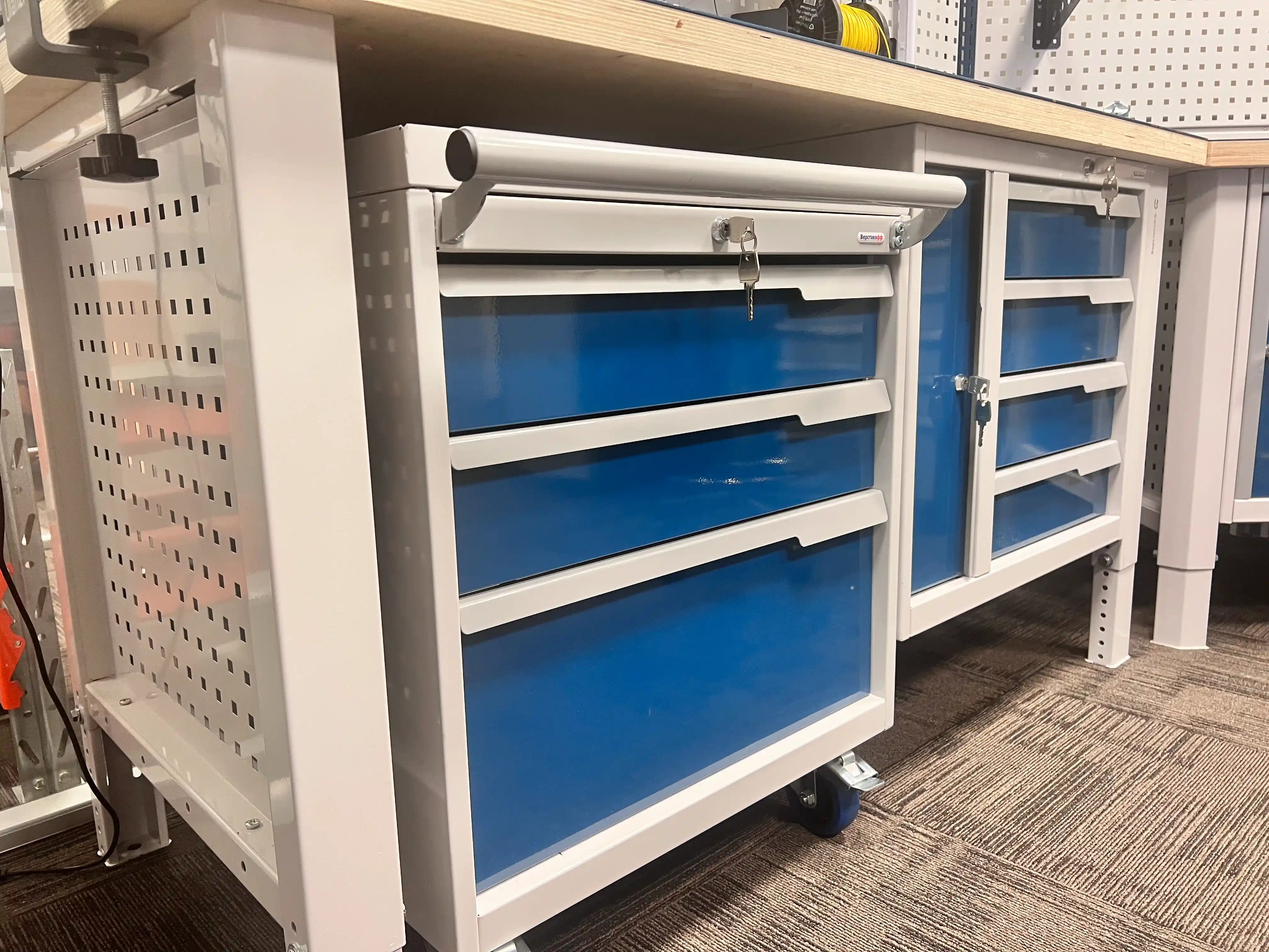 CTR 2202.S4L4M4.2-2 Верстак слесарный 2165x2193x743 мм